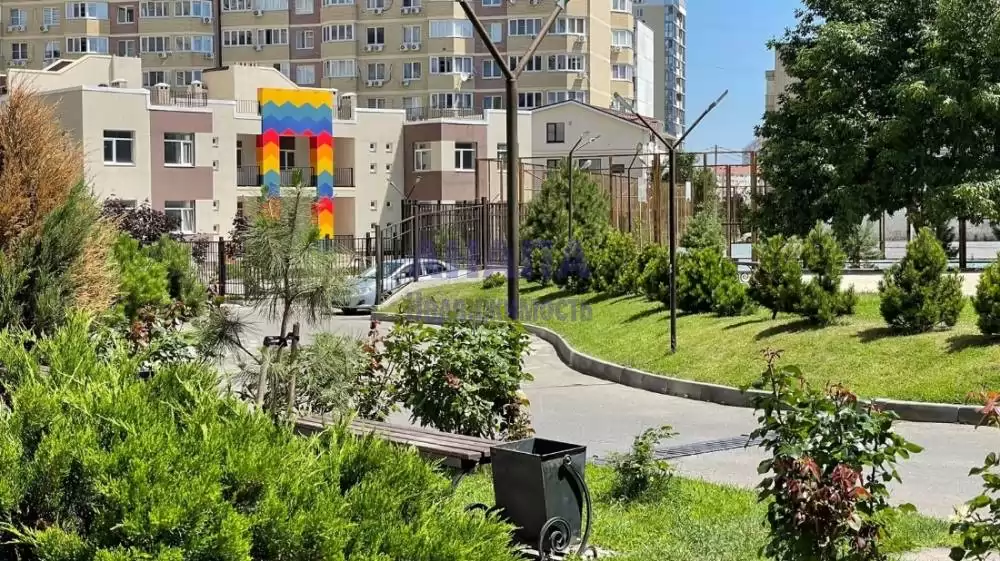 Двор