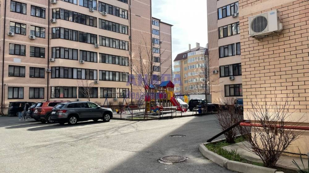 Двор