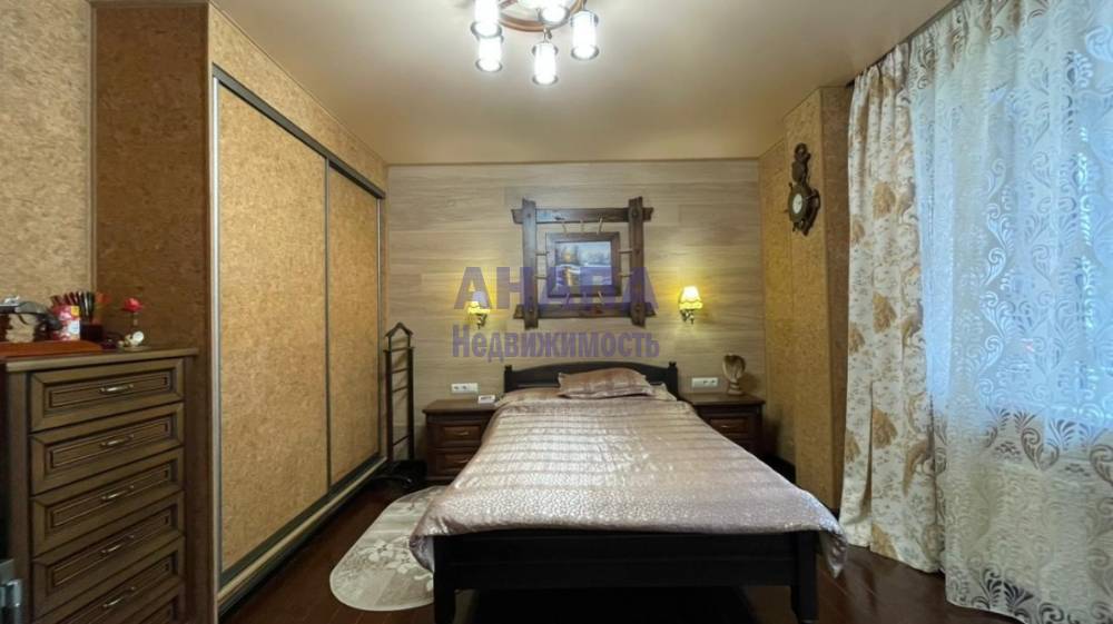 Спальня окном во двор