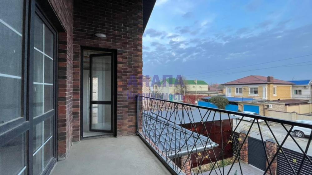 Балкон из мастер спальни