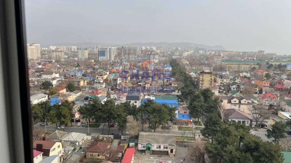 Вид из окна на город и море