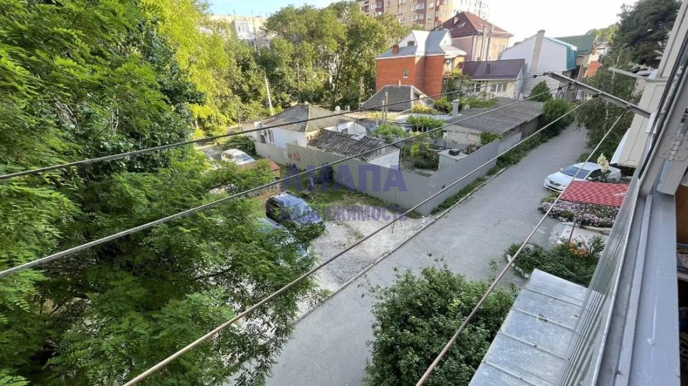 Вид из окон во двор